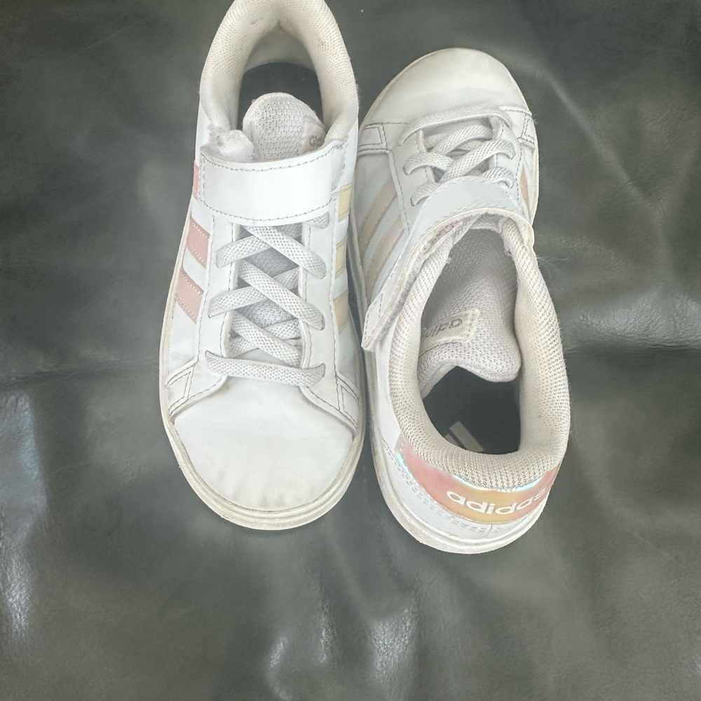 Adidas Kids Sneakers in White and Light Pink